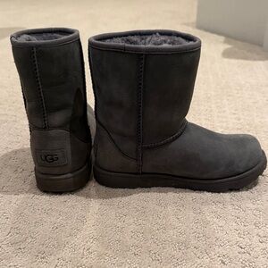 UGG Classic II Kids Boots, Gray, boy size 2